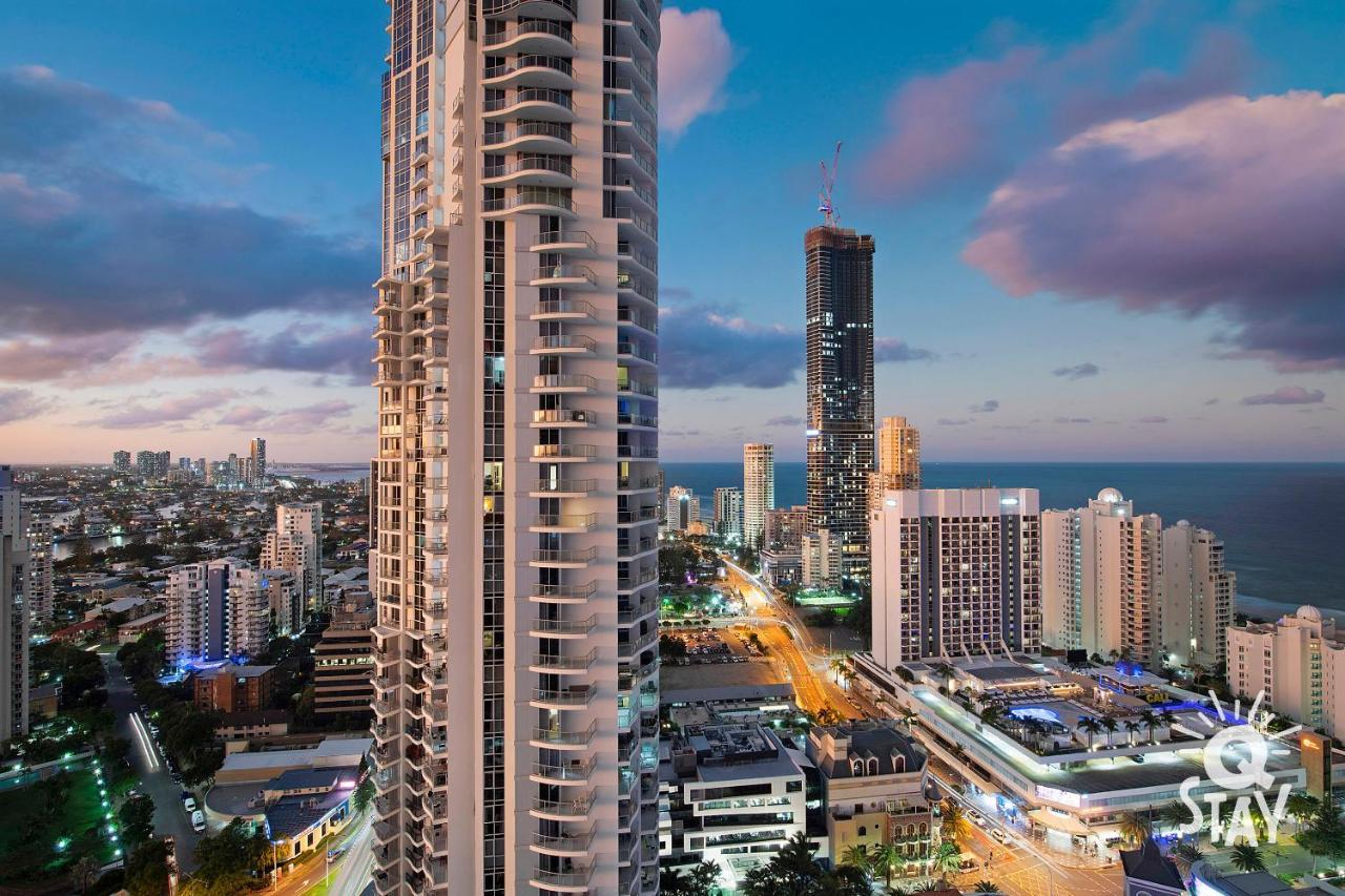 Chevron Renaissance - 3 Bedroom - Q Apartment