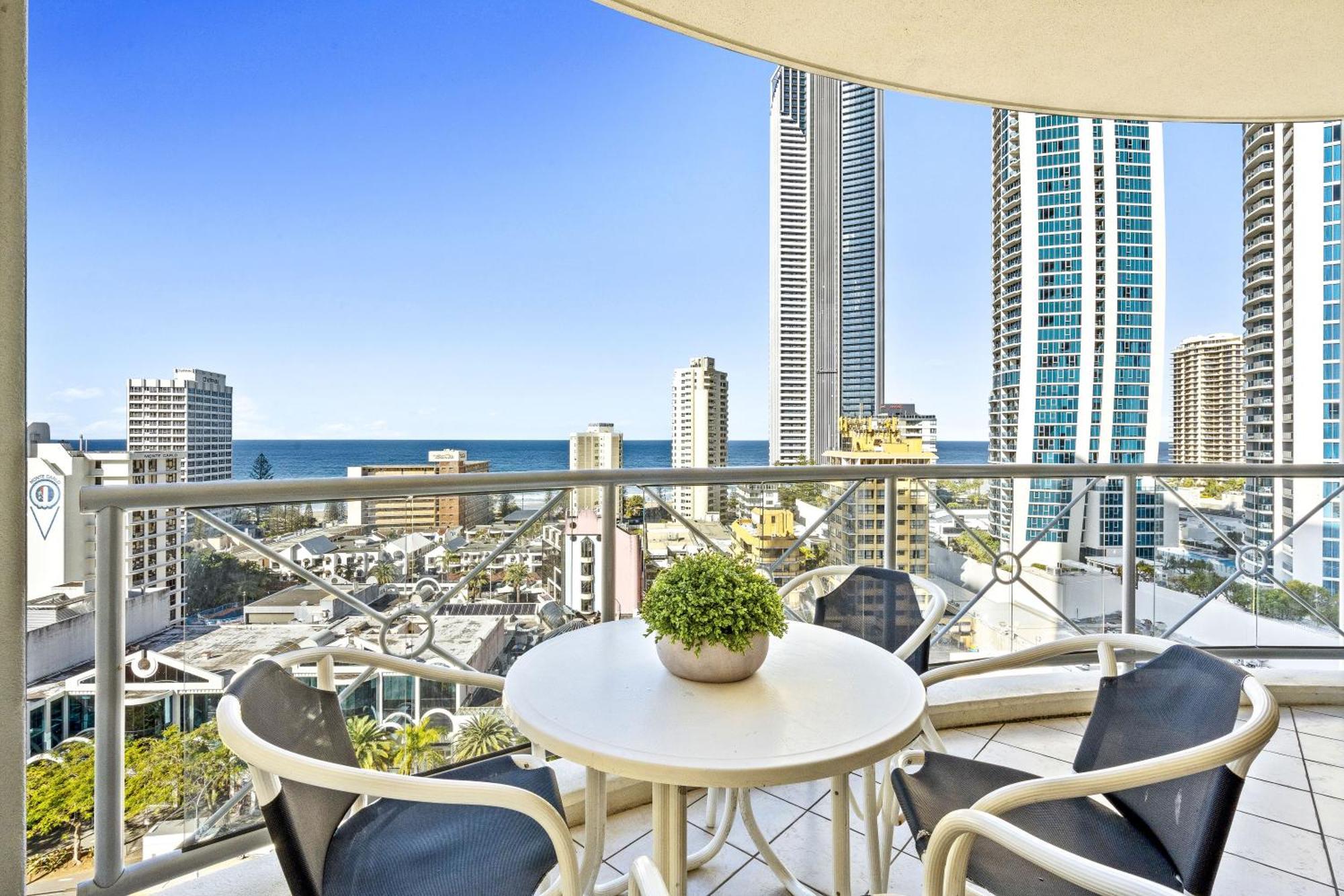Chevron Renaissance - 3 Bedroom - Q Apartment *